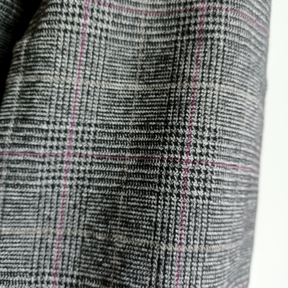 Grey and pink circle scarf with leather detail - Picture 4 of 7